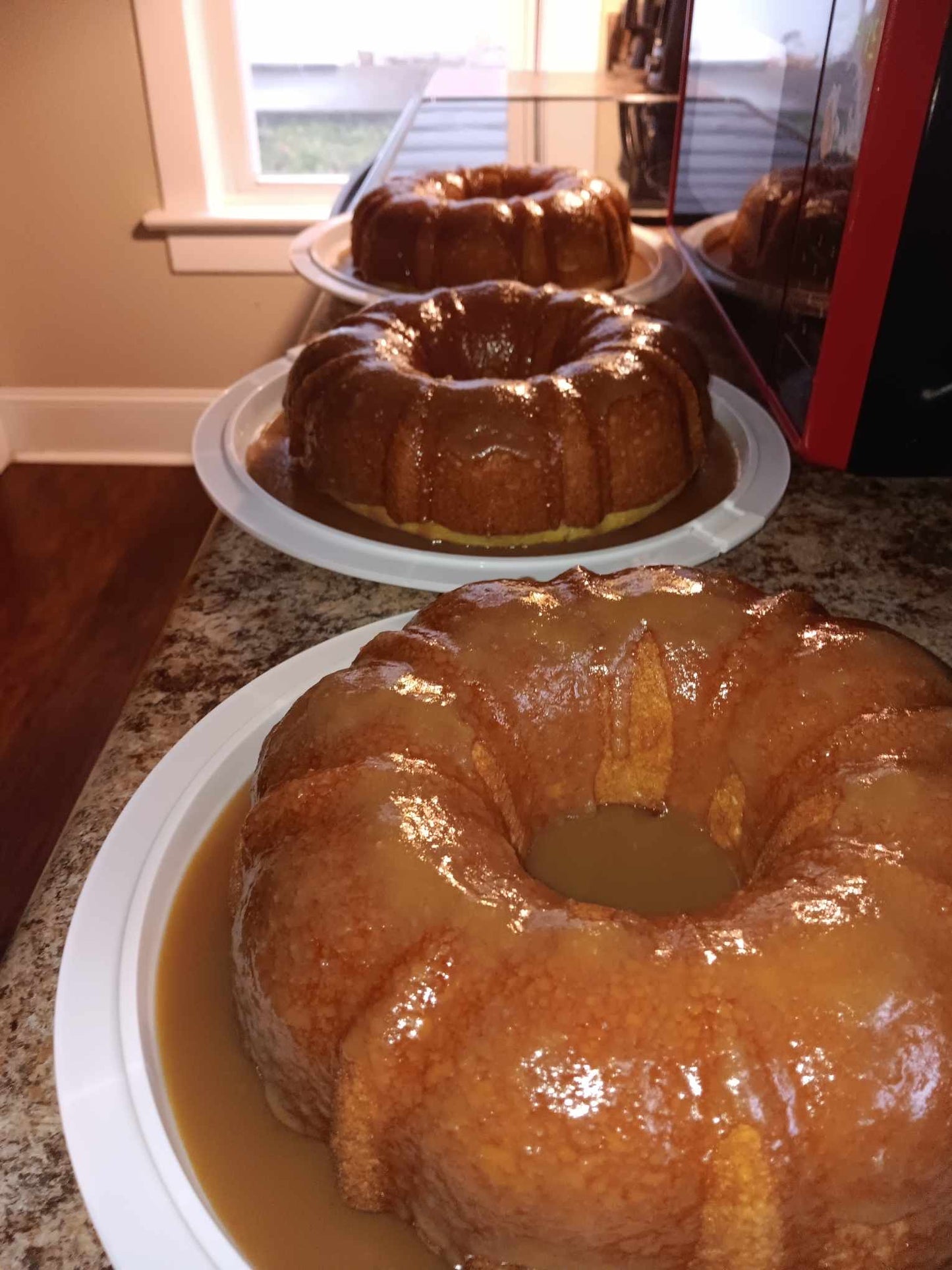 WHOLE CARAMEL BUDNT CAKE