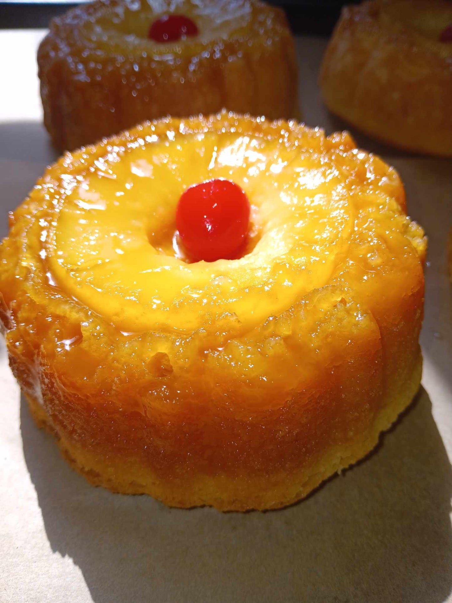 (MINI) PINEAPPLE UPSIDE-DOWN CAKE