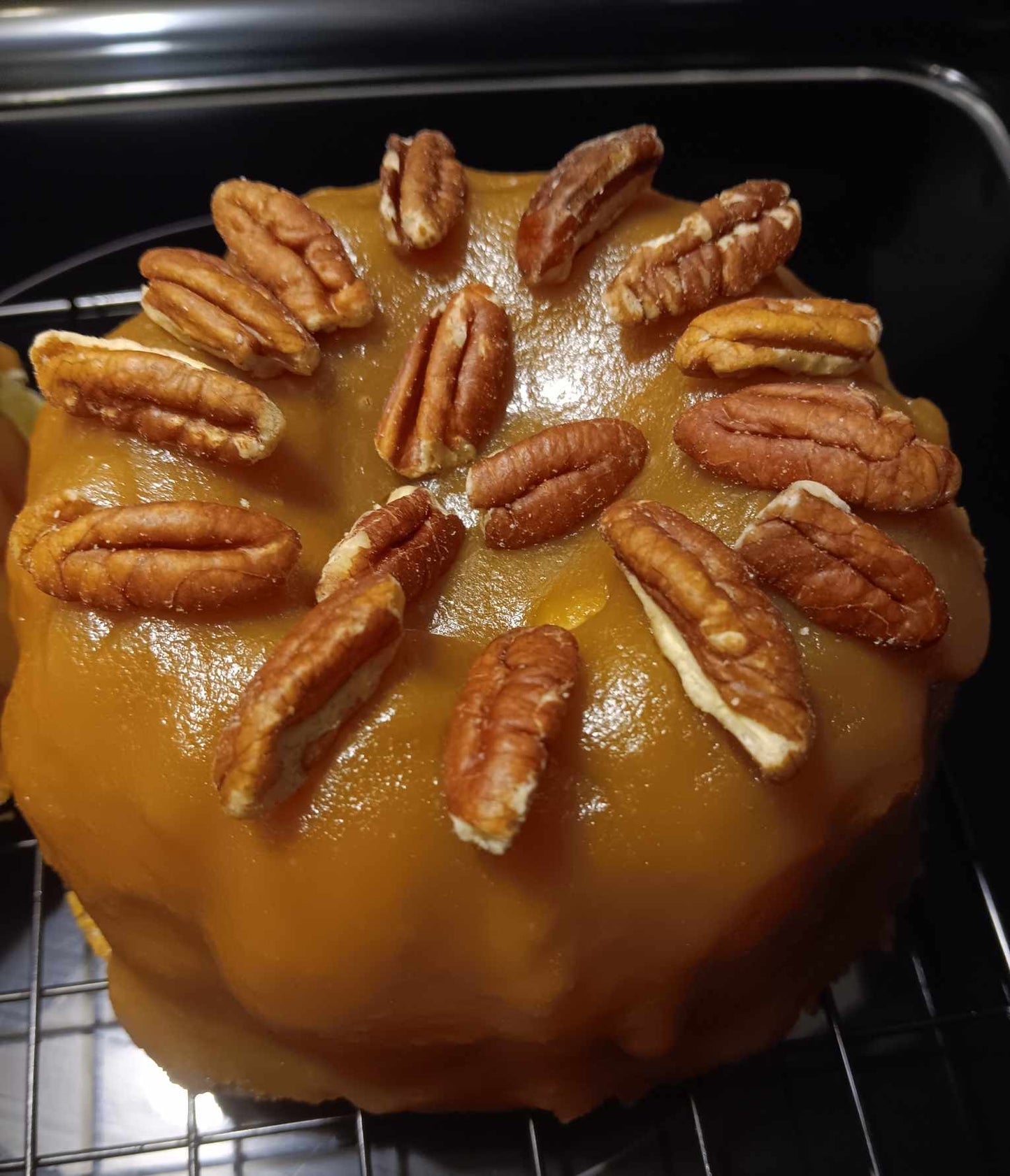 (MINI) CARAMEL PECAN BUDNT CAKE