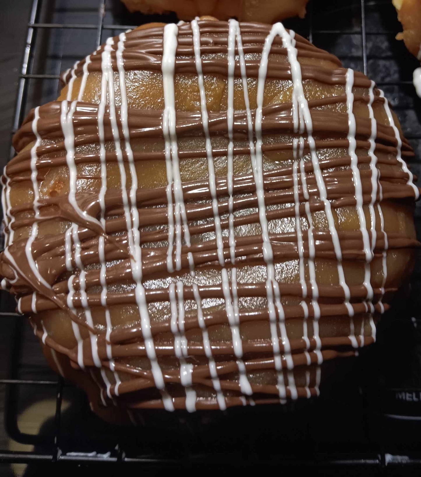 (MINI) CARAMEL CHOCOLATE W/DRIZZLE BUDNT CAKE