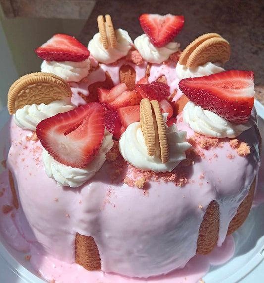 STRAWBERRY CRUNCH BUDNT CAKE