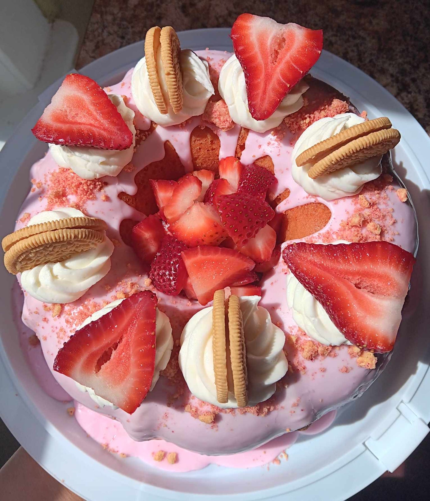 STRAWBERRY CRUNCH BUDNT CAKE