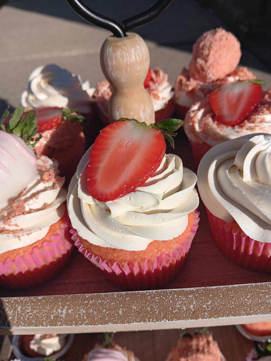 STRAWBERRY CRUNCH CUPCAKES