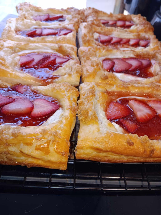 STRAWBERRY CREAM DANISH