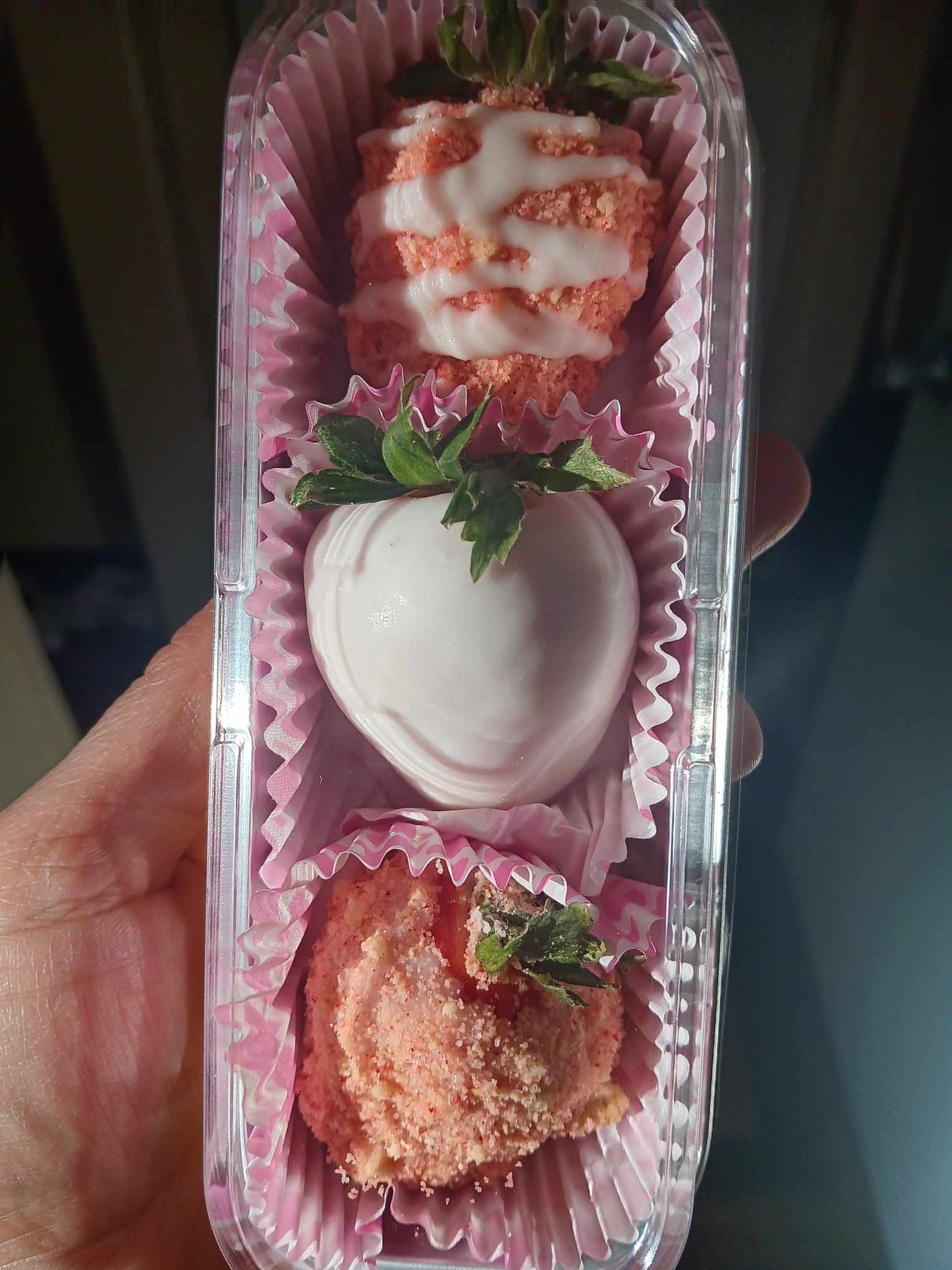 CHOCOLATE COVERED STRAWBERRIES (DOZEN)